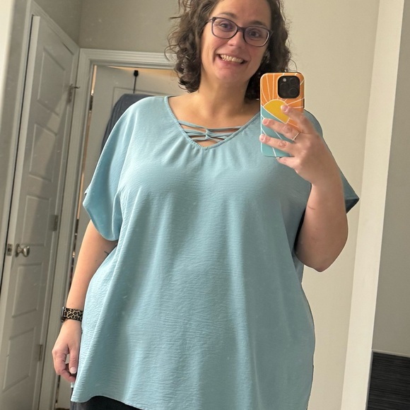 Meet your Posher, Jennifer - Picture 3 of 3